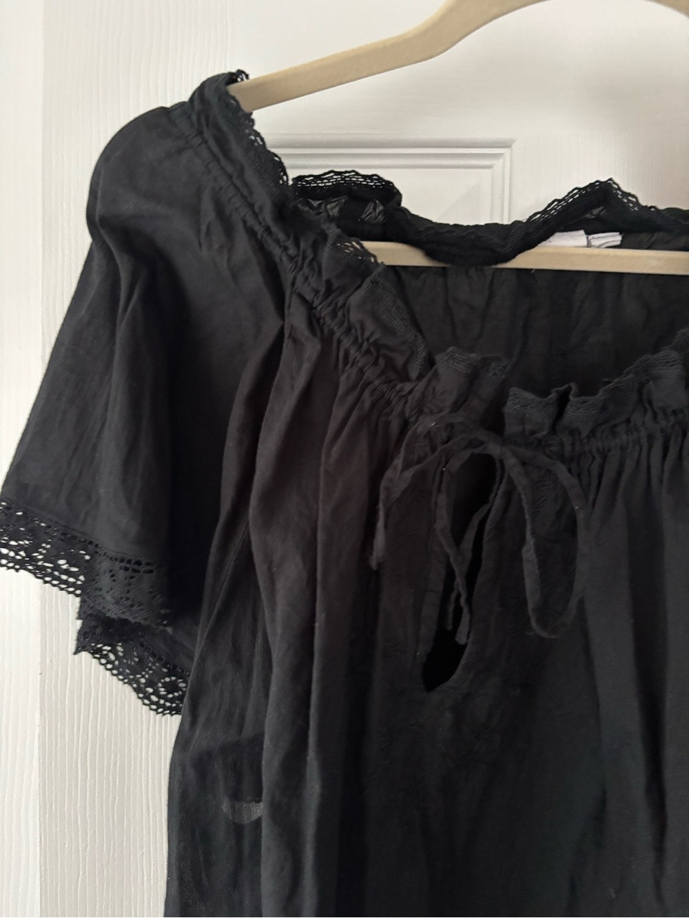 GAP Black Peasant Top with Eyelet Trim - Picture 3 of 3
